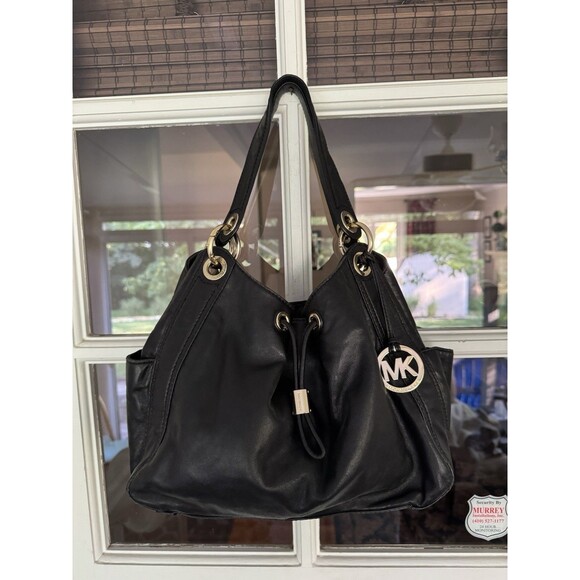 Michael Kors Ludlow Black Soft Leather  Shoulder Handbag Gorgeous Bag Charm - Picture 1 of 16
